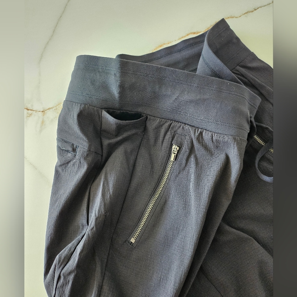 ATHLETA Pants Womens Sz 6 Black Trekkie North Jogger Athleisure - Picture 11 of 16